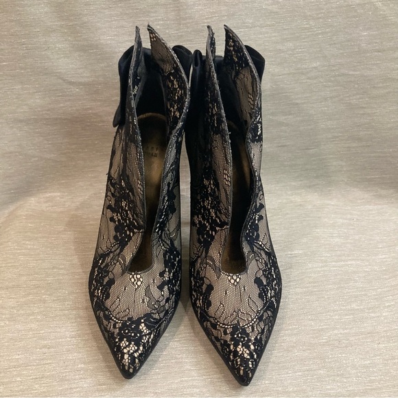 STUART WEITZMAN Sz 8.5 Lace Satin Bow Pointy  Toe 4” Heels Shooties Shoes - Picture 3 of 16